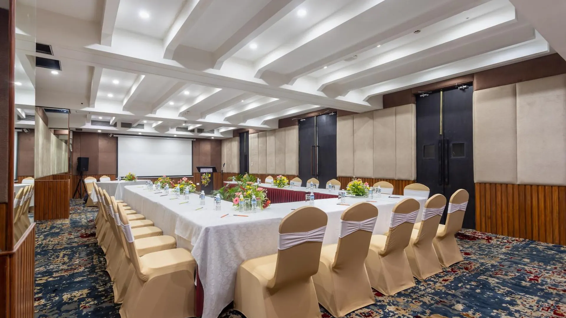 Hotel Lo Mustang Kathmandu 4*,